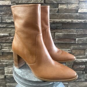 Coach and Four Silla Leather Boots Size 9.5
MSRP $249